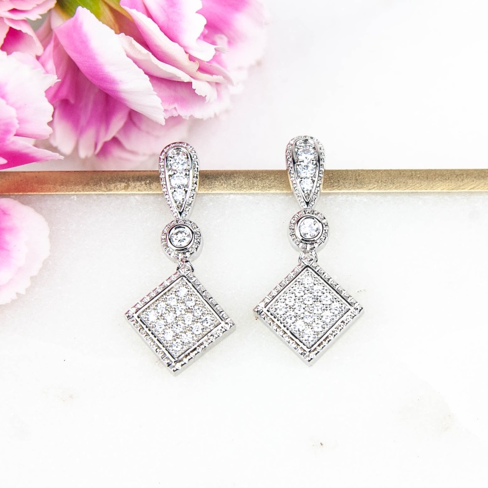Dangling Cubic Zirconia Earrings